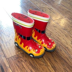 boys rain boots 🚒